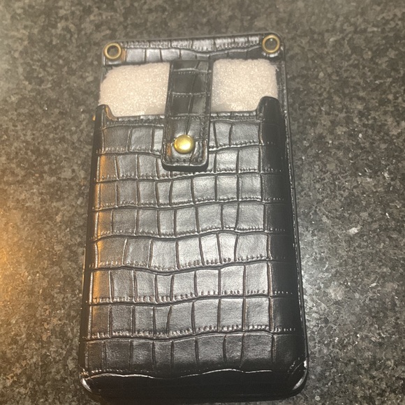 New in package black crossbody - Picture 2 of 4